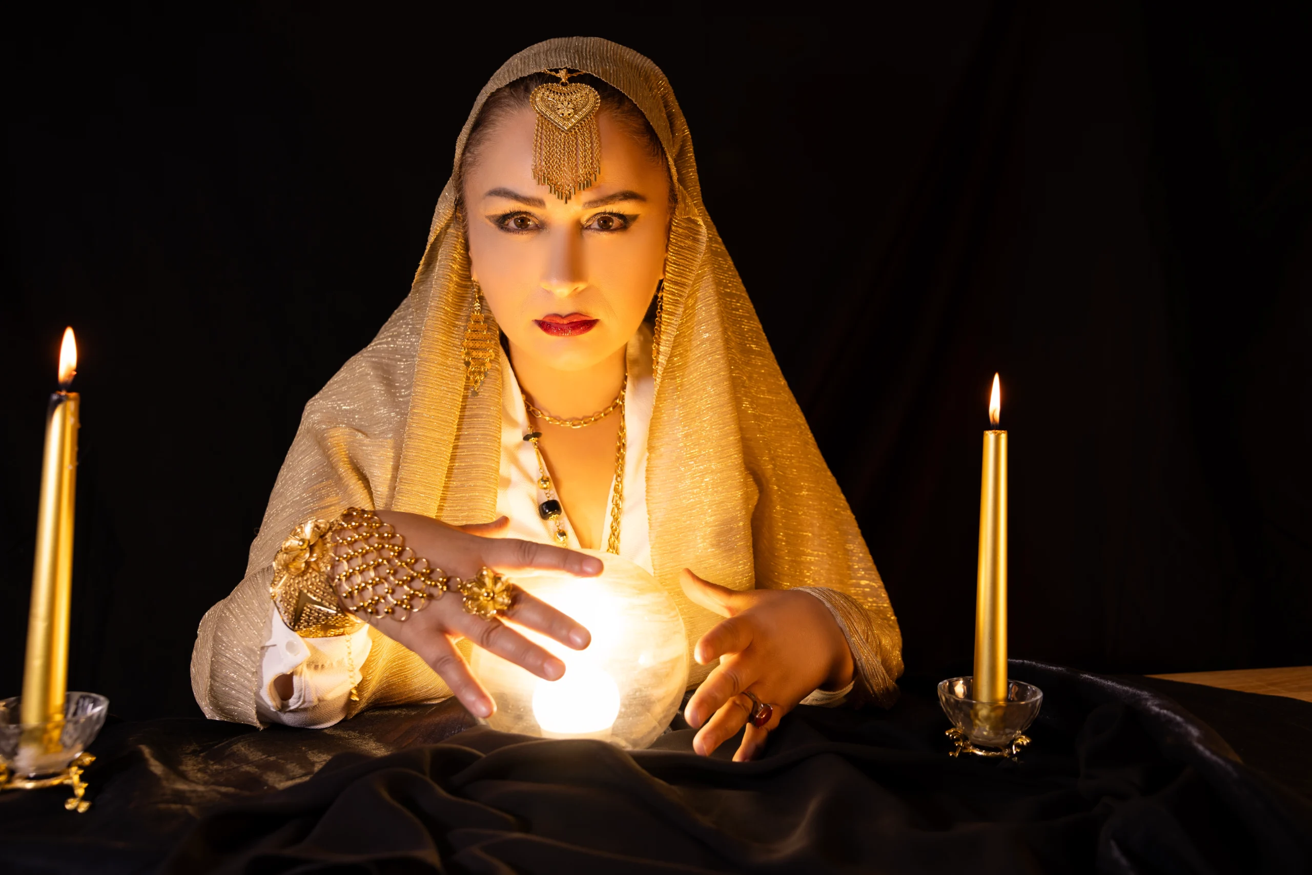 Kristal Küre Falı